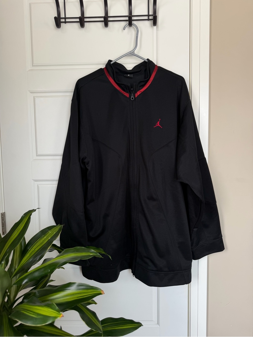 Vintage Jordan Men's Black and Red Full-Zip Track Jacket